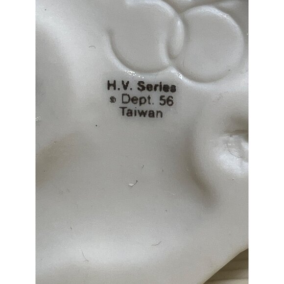 Heritage Village Collection Trimming The North Pole Porcelain Accessory - Picture 9 of 12